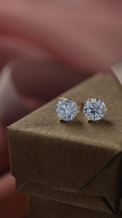 Aretes de diamantes solitarios pequeños de oro